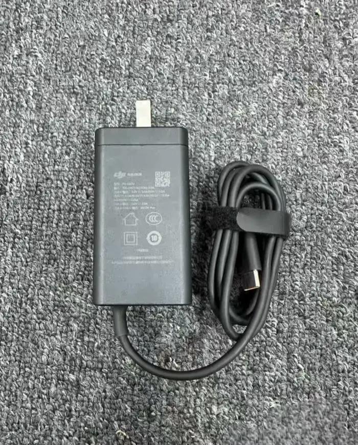Chargeur portable d'origine DJI 65W pour drone et contrôleur DJI