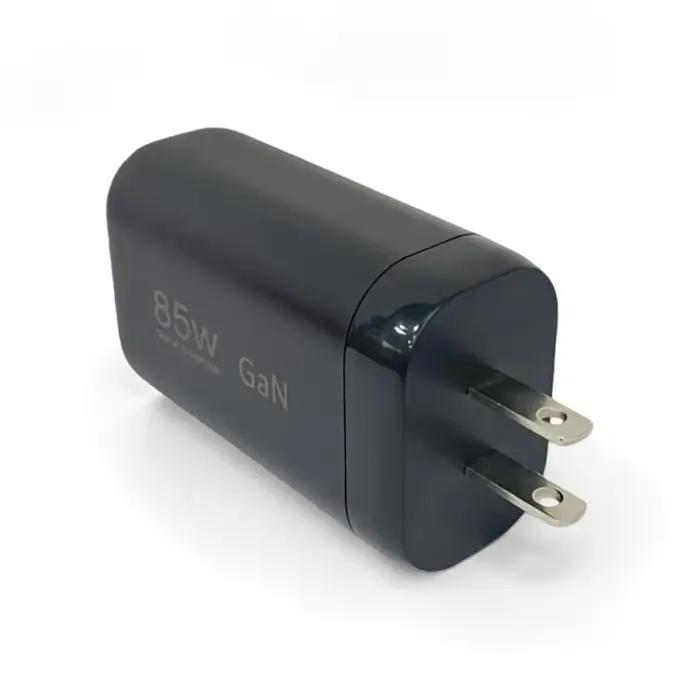 Un système de charge super rapide à trois ports avec une puissance totale de 85 W