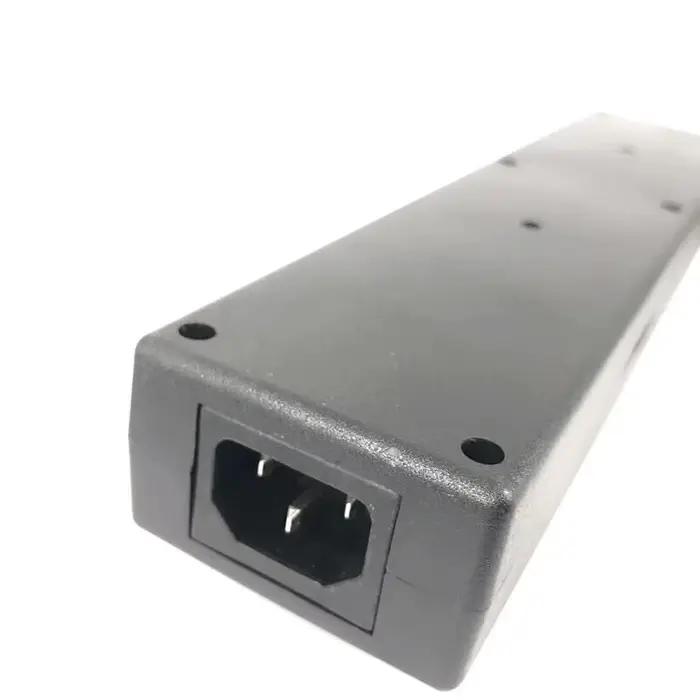 Multiprise universelle PDU à 4 voies